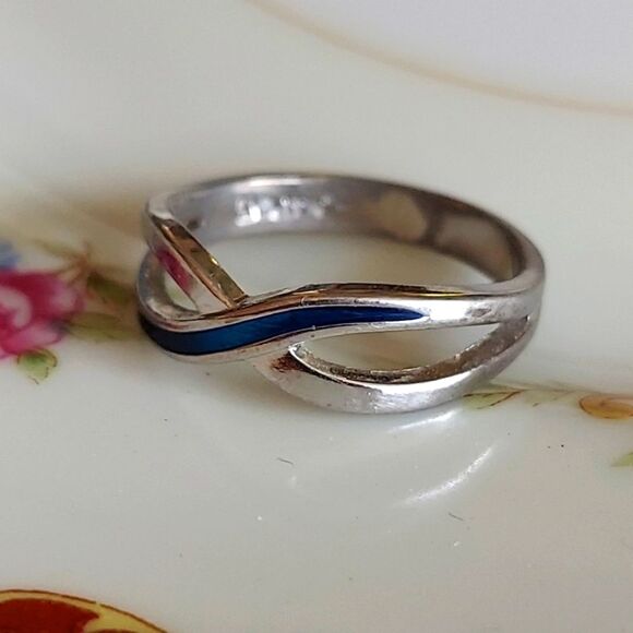 Vintage 1979 Avon Blue Enamel & Silver Tone Ring Size 5.5 - Picture 2 of 10